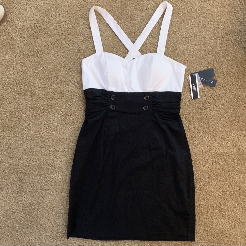 Black & White Dress. BRAND NEW. NEVER WORN. Size 9